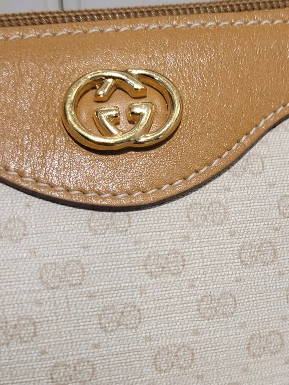 Gucci~Very Rare~White Micro GG 70's~Hard to Find Bag~With Crossbody/Should Strap